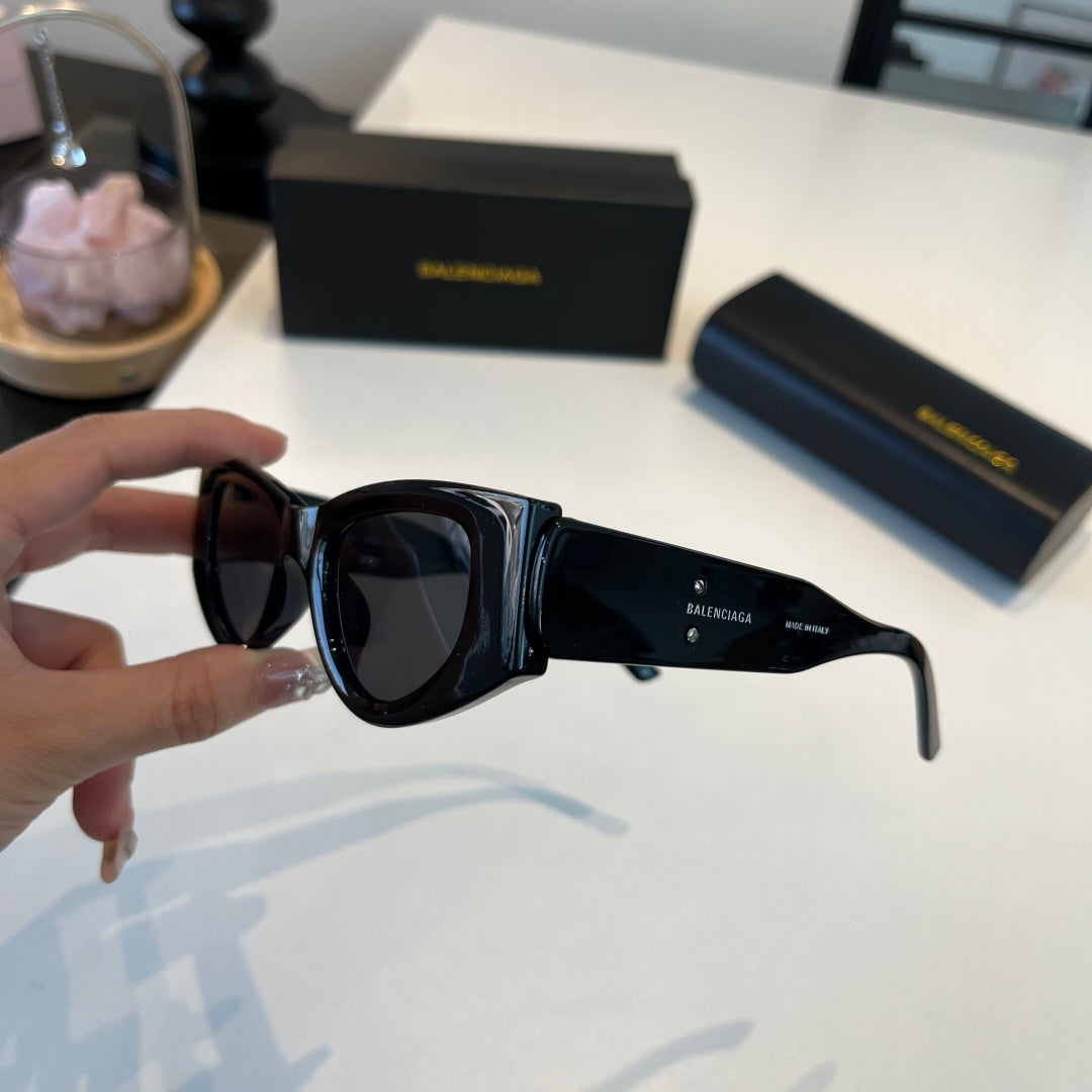 Balenciaga Rectangular Black Lens Sunglasses for Men & Women - 487536 - detail image 9