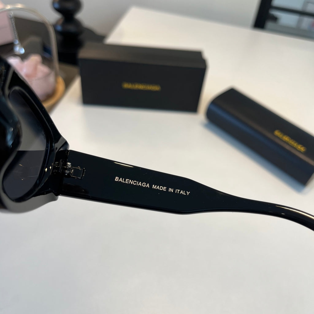 Balenciaga Rectangular Black Lens Sunglasses for Men & Women - 416136 - detail image 8