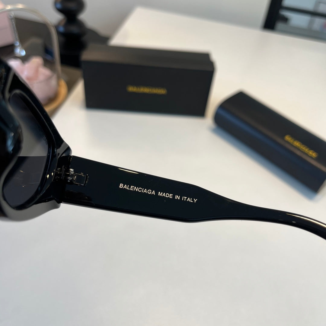 Balenciaga Rectangular Black Lens Sunglasses for Men & Women - 372351 - detail image 8
