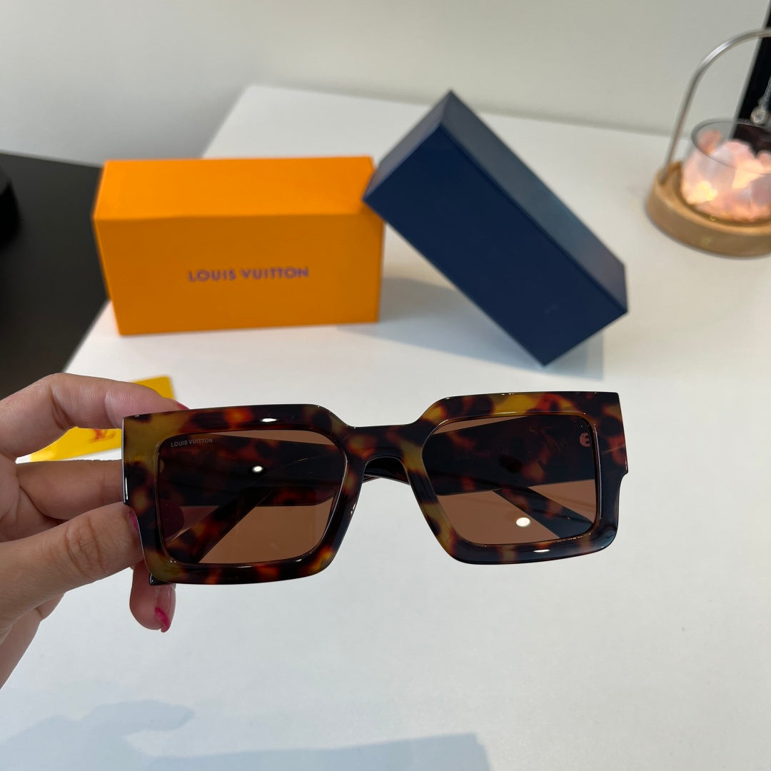 Louis Vuitton Fashion Black Lens Sunglasses for Men & Women - 493064 - detail image 4