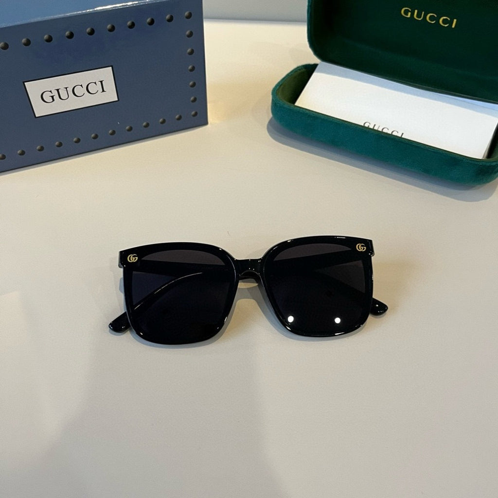 Gucci Oversized Black Lens Sunglasses for Men & Women - 486345 - detail image 8