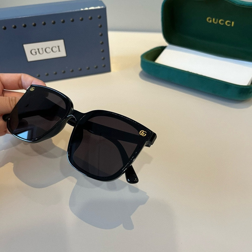Gucci Oversized Black Lens Sunglasses for Men & Women - 486345 - detail image 7