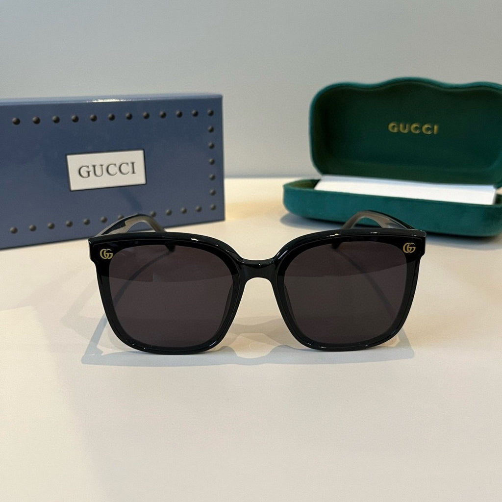Gucci Oversized Black Lens Sunglasses for Men & Women - 486345 - detail image 2