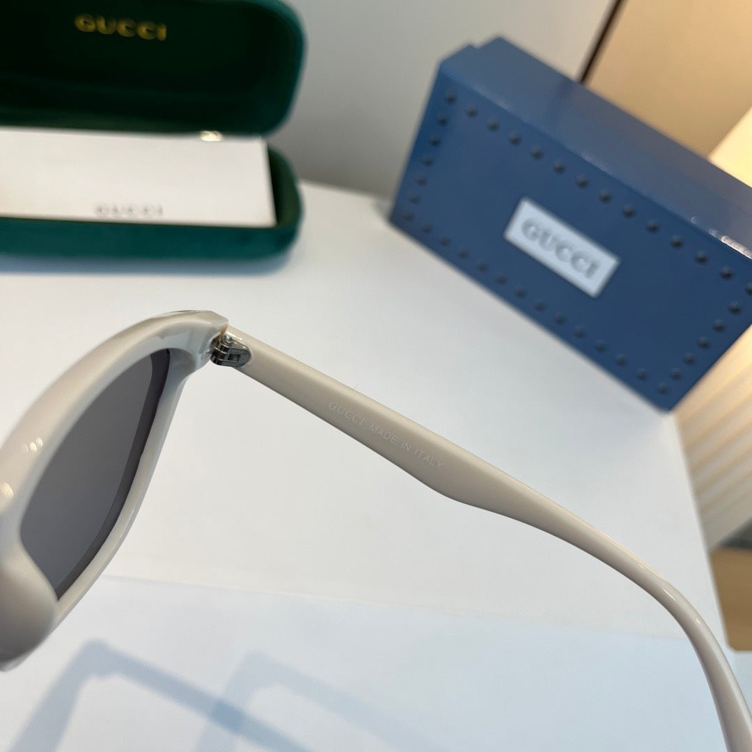 Gucci Oversized Silver Lens Sunglasses for Men & Women - 486347 - detail image 10