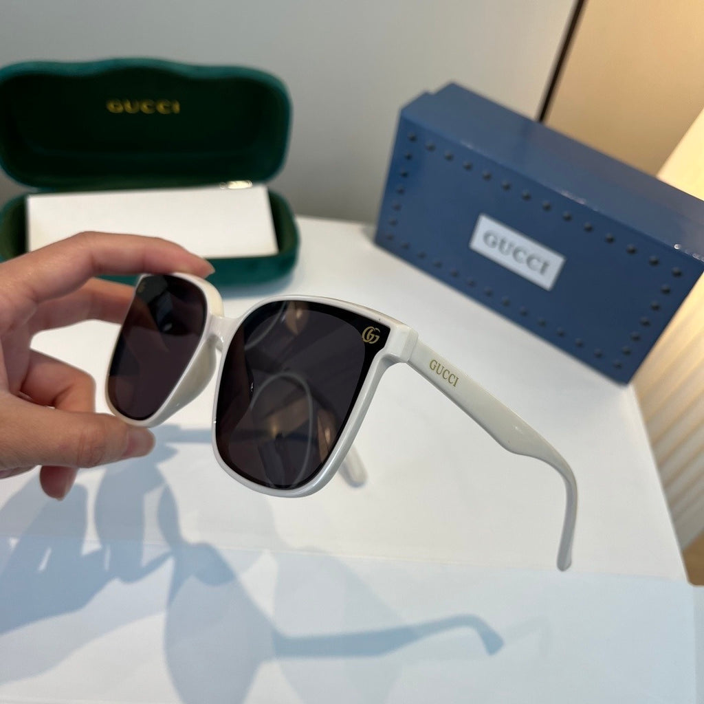 Gucci Oversized Silver Lens Sunglasses for Men & Women - 486347 - detail image 4