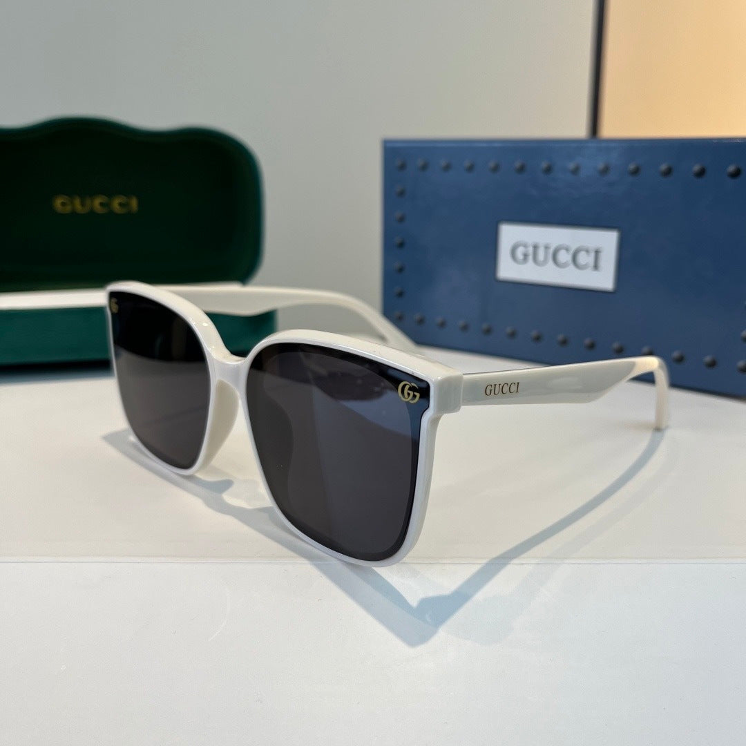Gucci Oversized Silver Lens Sunglasses for Men & Women - 486347 - detail image 3