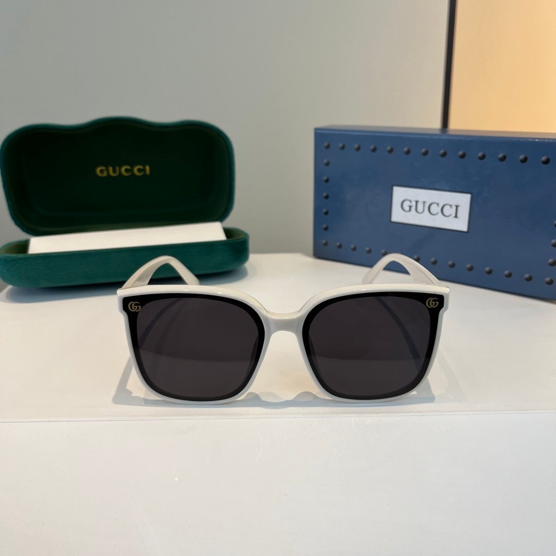 Gucci Oversized Silver Lens Sunglasses for Men & Women - 486347 - detail image 2