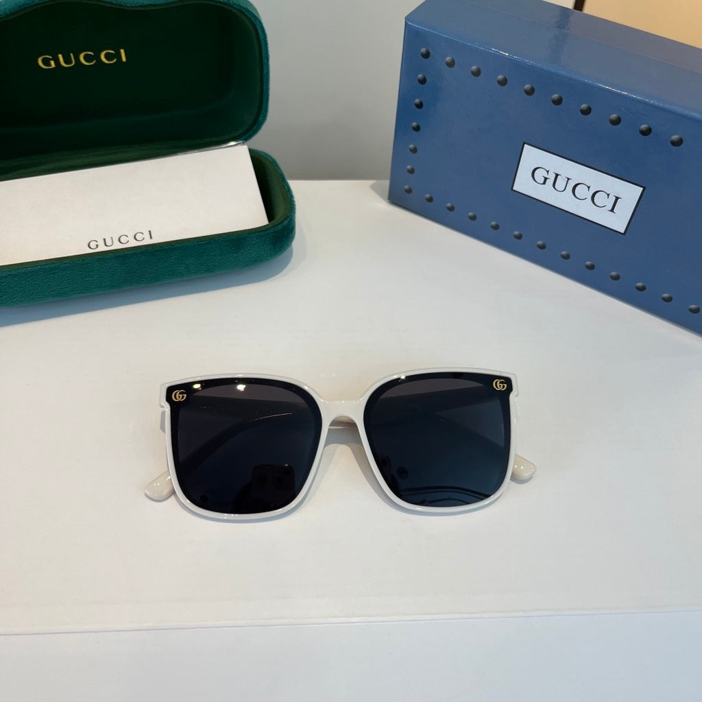 Gucci Oversized Silver Lens Sunglasses for Men & Women - 486347 - detail image 6