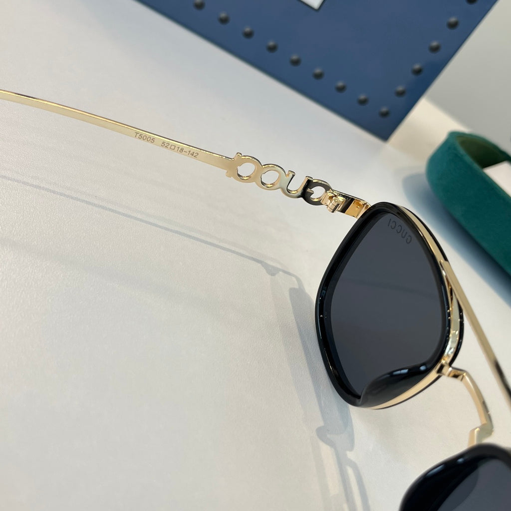 Gucci Oversized Silver Lens Sunglasses for Men & Women - 493356 - detail image 10