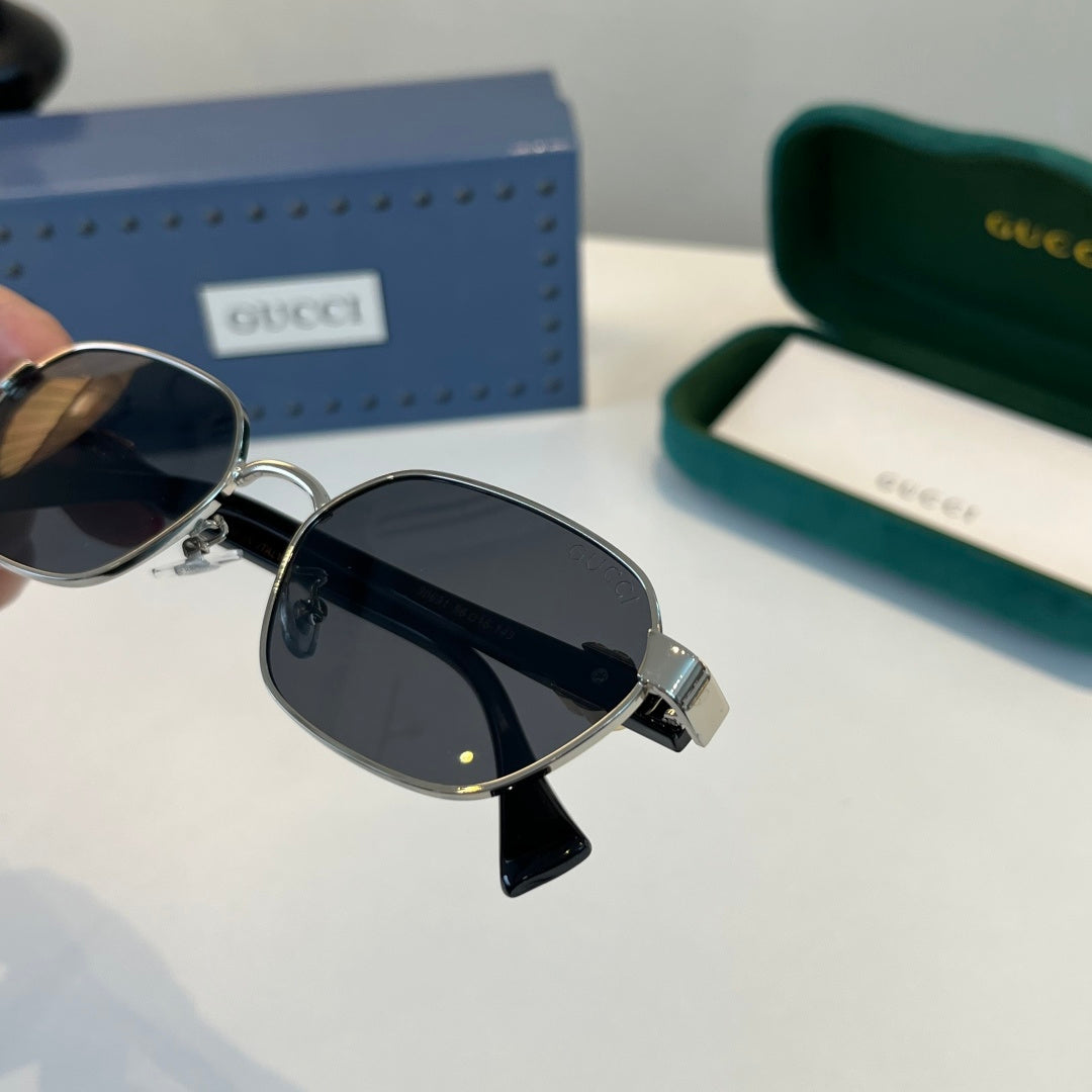 Gucci Oversized Silver Lens Sunglasses for Men & Women - 493359 - detail image 6