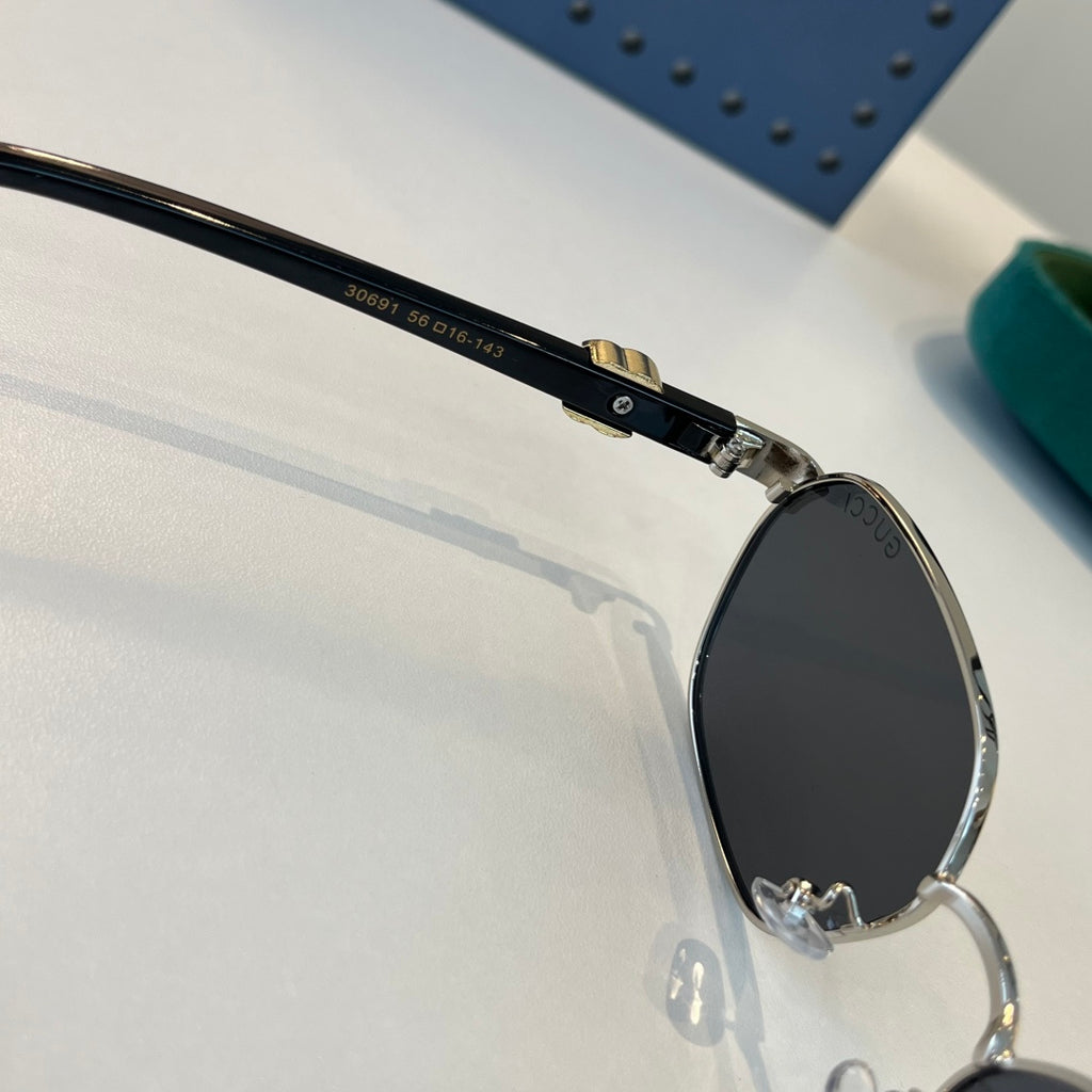 Gucci Oversized Silver Lens Sunglasses for Men & Women - 493359 - detail image 10