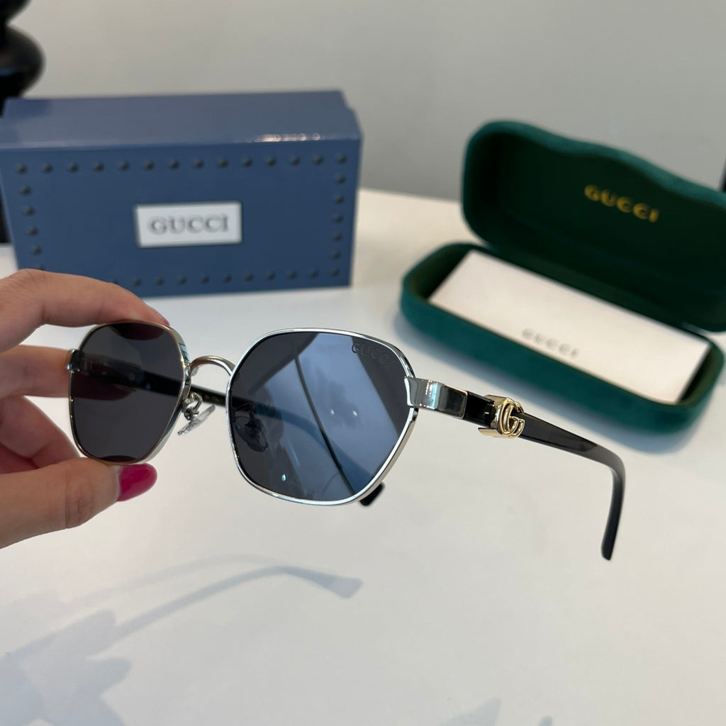 Gucci Oversized Silver Lens Sunglasses for Men & Women - 493359 - detail image 9