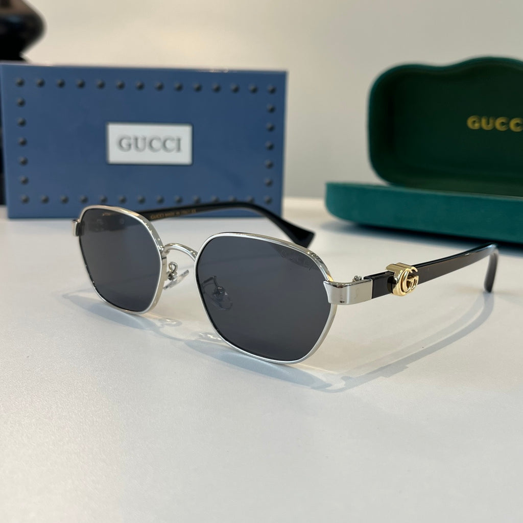 Gucci Oversized Silver Lens Sunglasses for Men & Women - 493359 - detail image 3