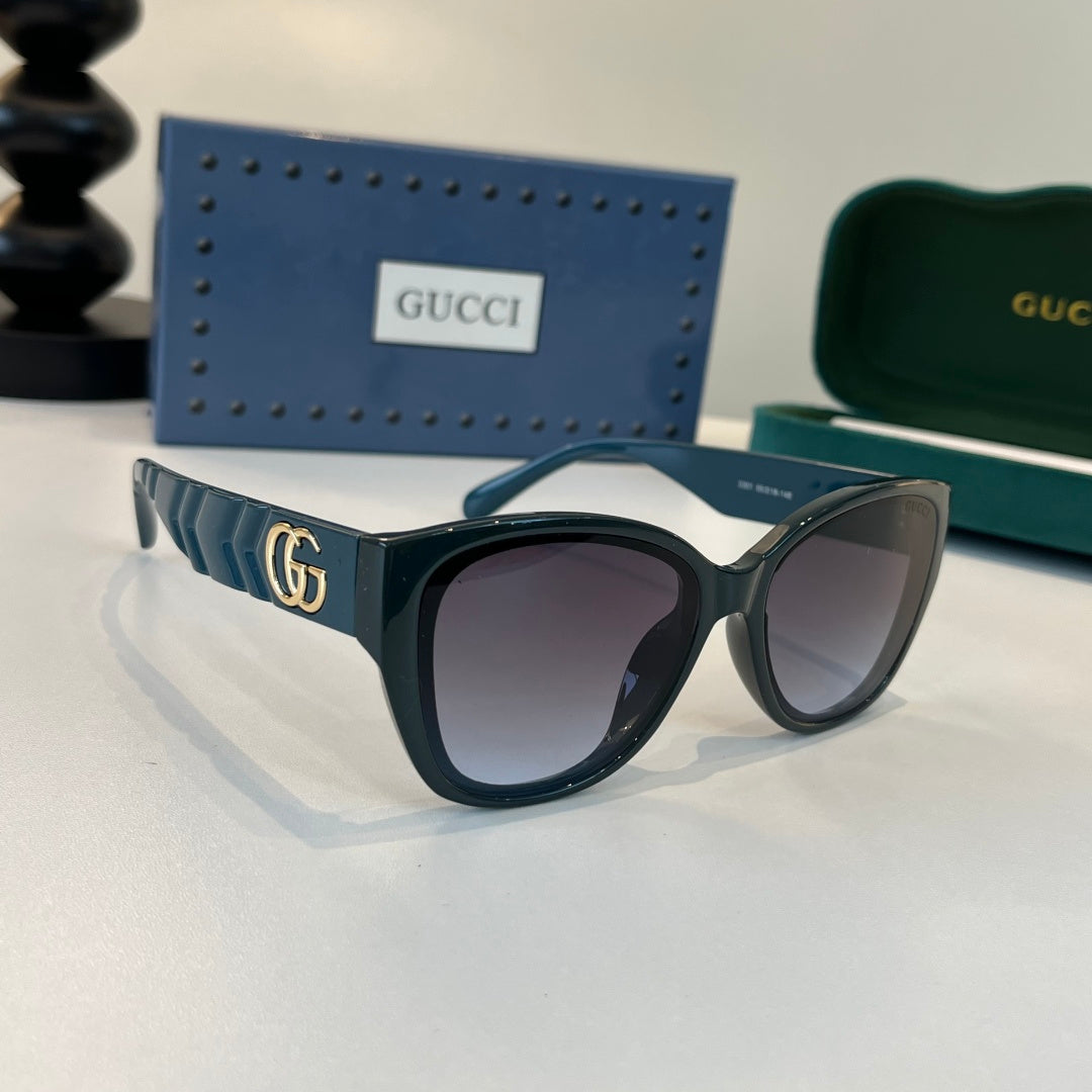 Gucci Oversized Black Lens Sunglasses for Women - 493366