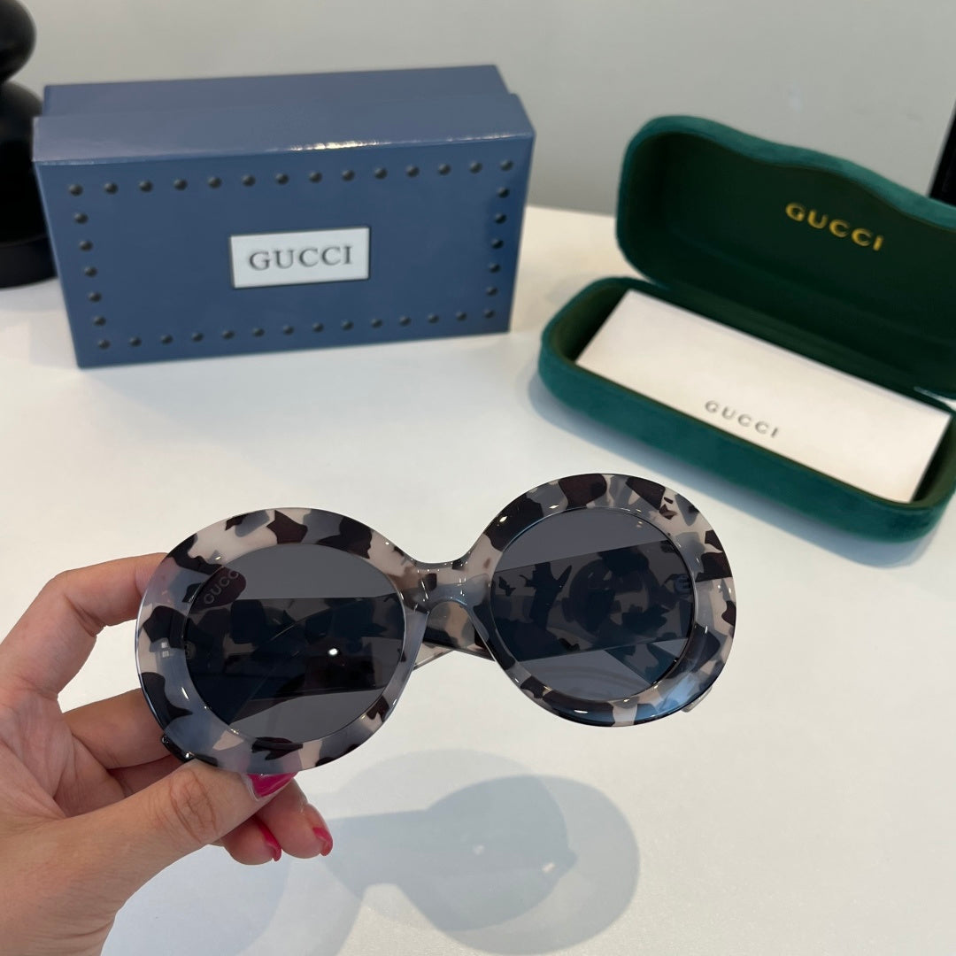 Gucci Oversized Black Lens Sunglasses for Women - detail image 4