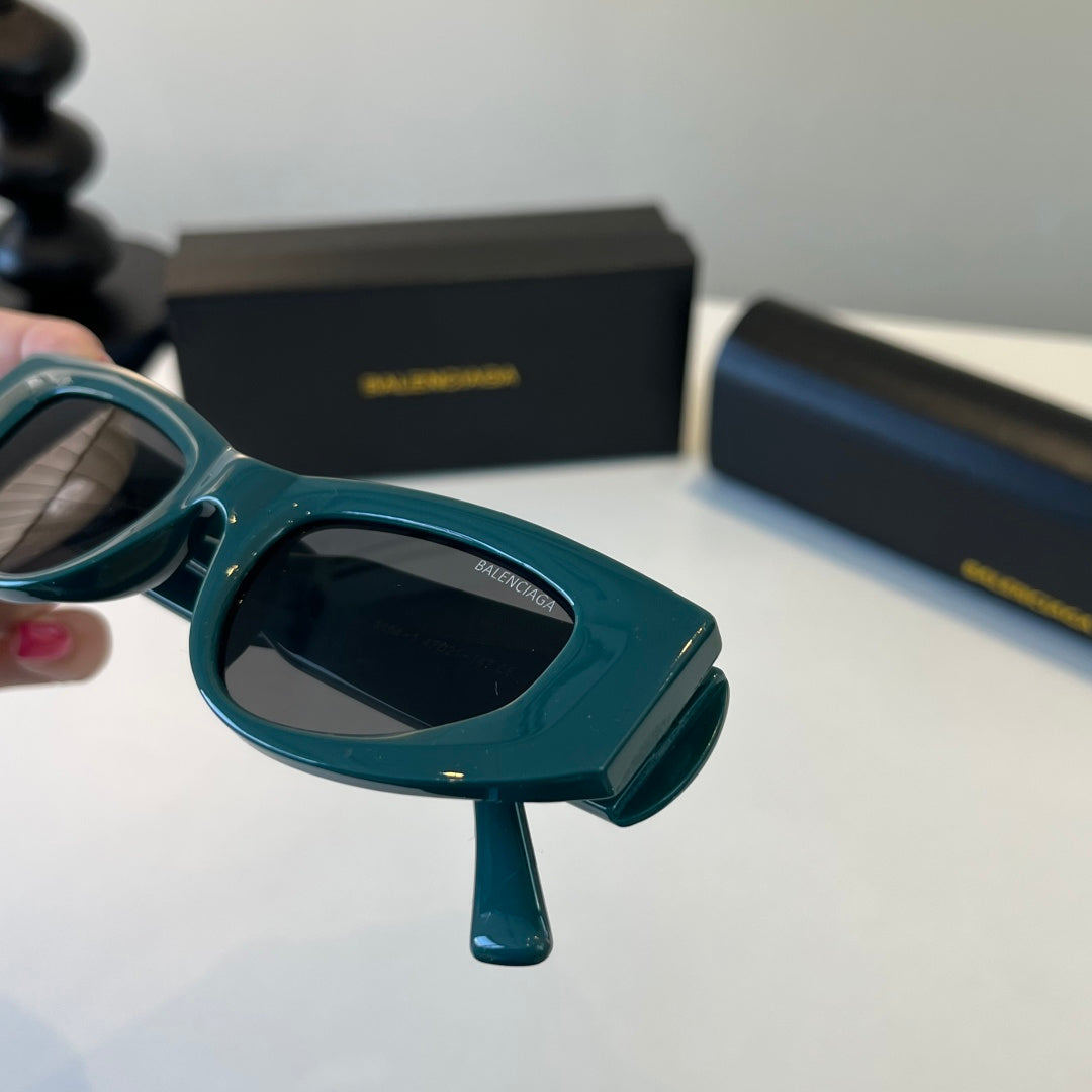 Balenciaga Rectangular Black Lens Sunglasses for Men & Women - 487490 - detail image 5