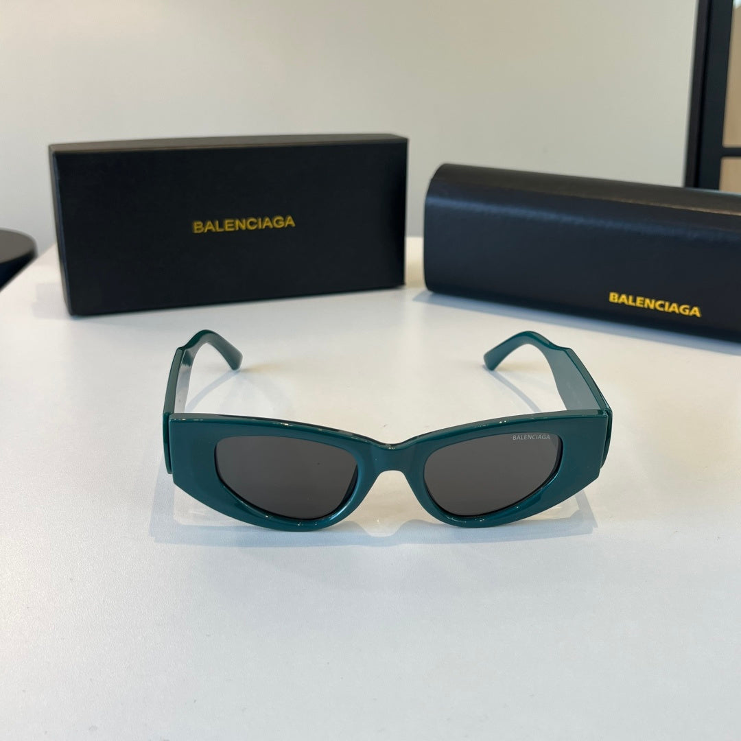 Balenciaga Rectangular Black Lens Sunglasses for Men & Women - 487490 - detail image 2
