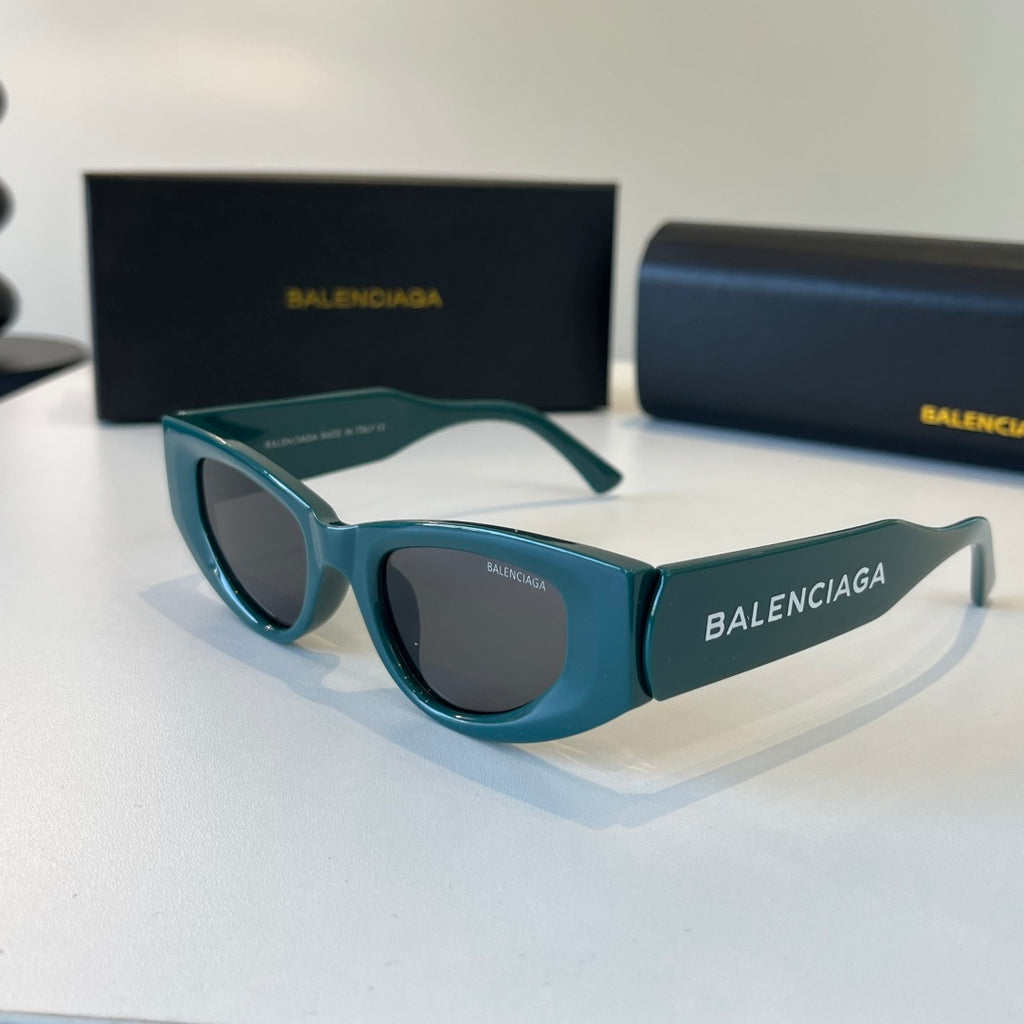 Balenciaga Rectangular Black Lens Sunglasses for Men & Women - 487490 - detail image 3