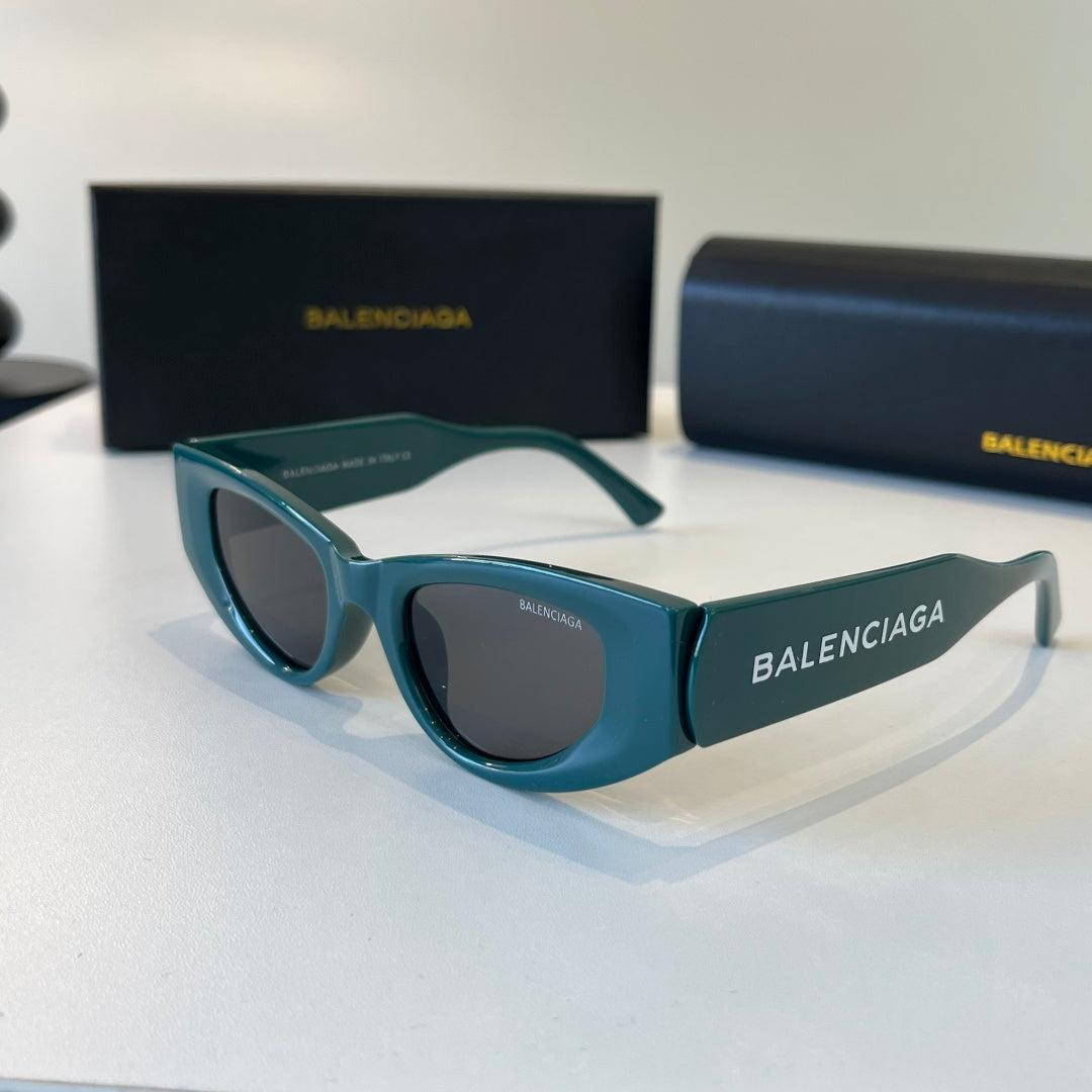 Balenciaga Rectangular Black Lens Sunglasses for Men & Women - 487490 - detail image 3
