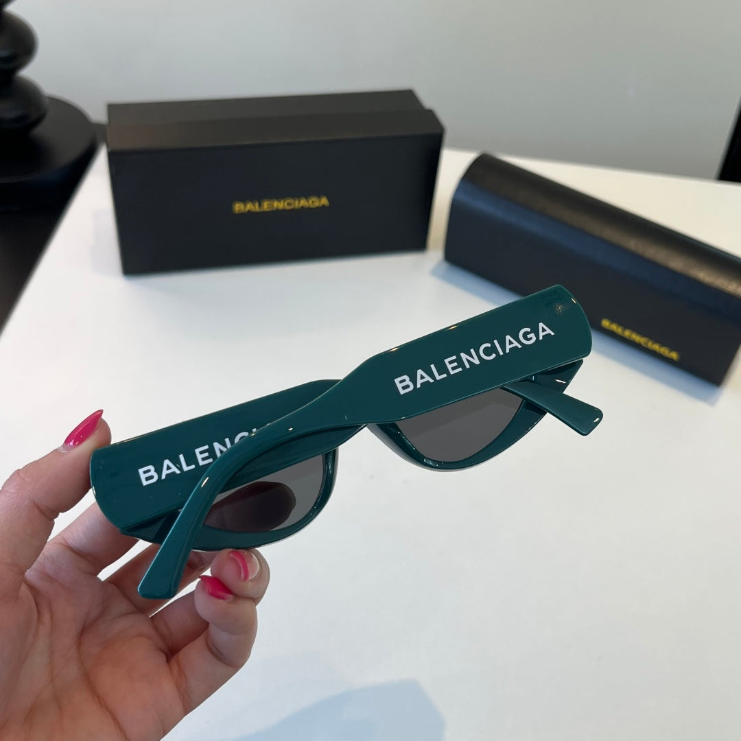 Balenciaga Rectangular Black Lens Sunglasses for Men & Women - 487490 - detail image 7