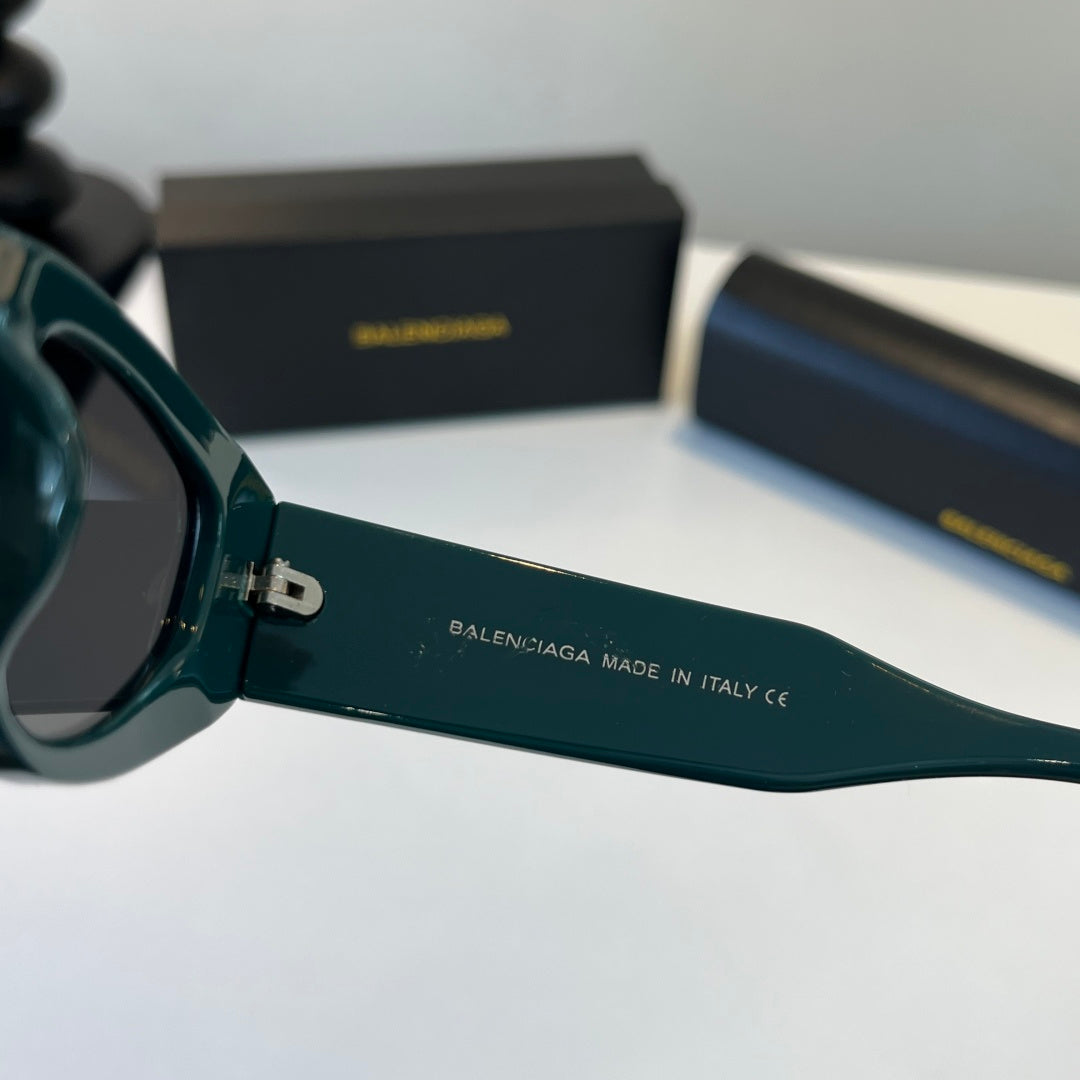 Balenciaga Rectangular Black Lens Sunglasses for Men & Women - 487490 - detail image 9