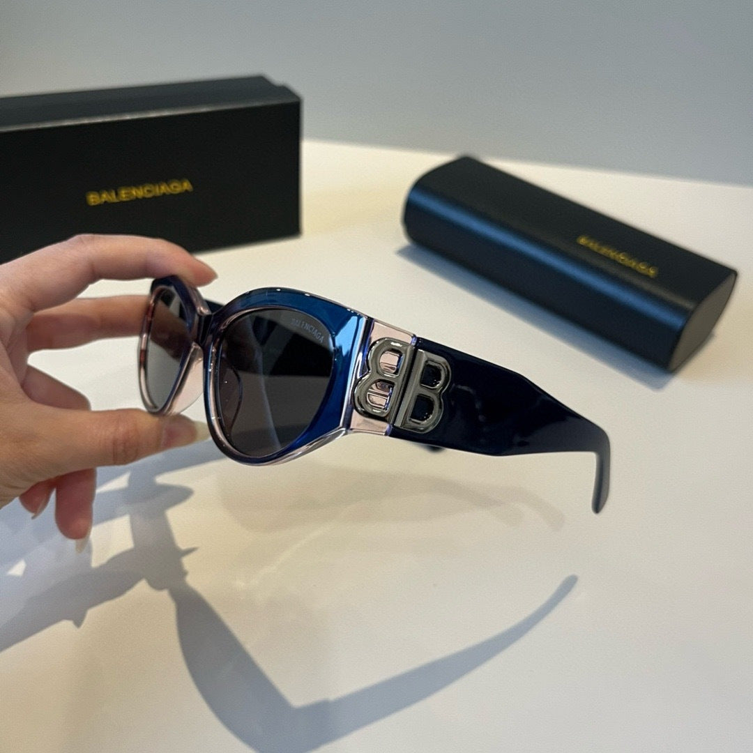 Balenciaga Rectangular Black Lens Sunglasses for Men & Women - 416092 - detail image 4