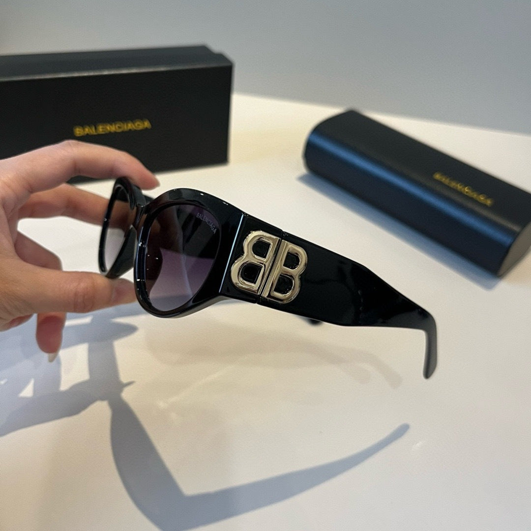 Balenciaga Rectangular Black Lens Sunglasses for Men & Women - 416093 - detail image 4