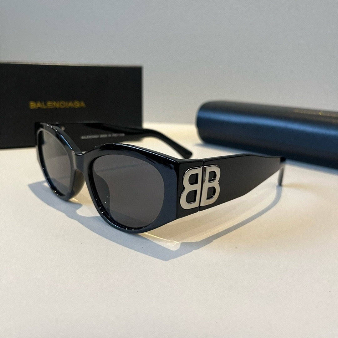 Balenciaga Rectangular Black Lens Sunglasses for Men & Women - 416144 - detail image 3