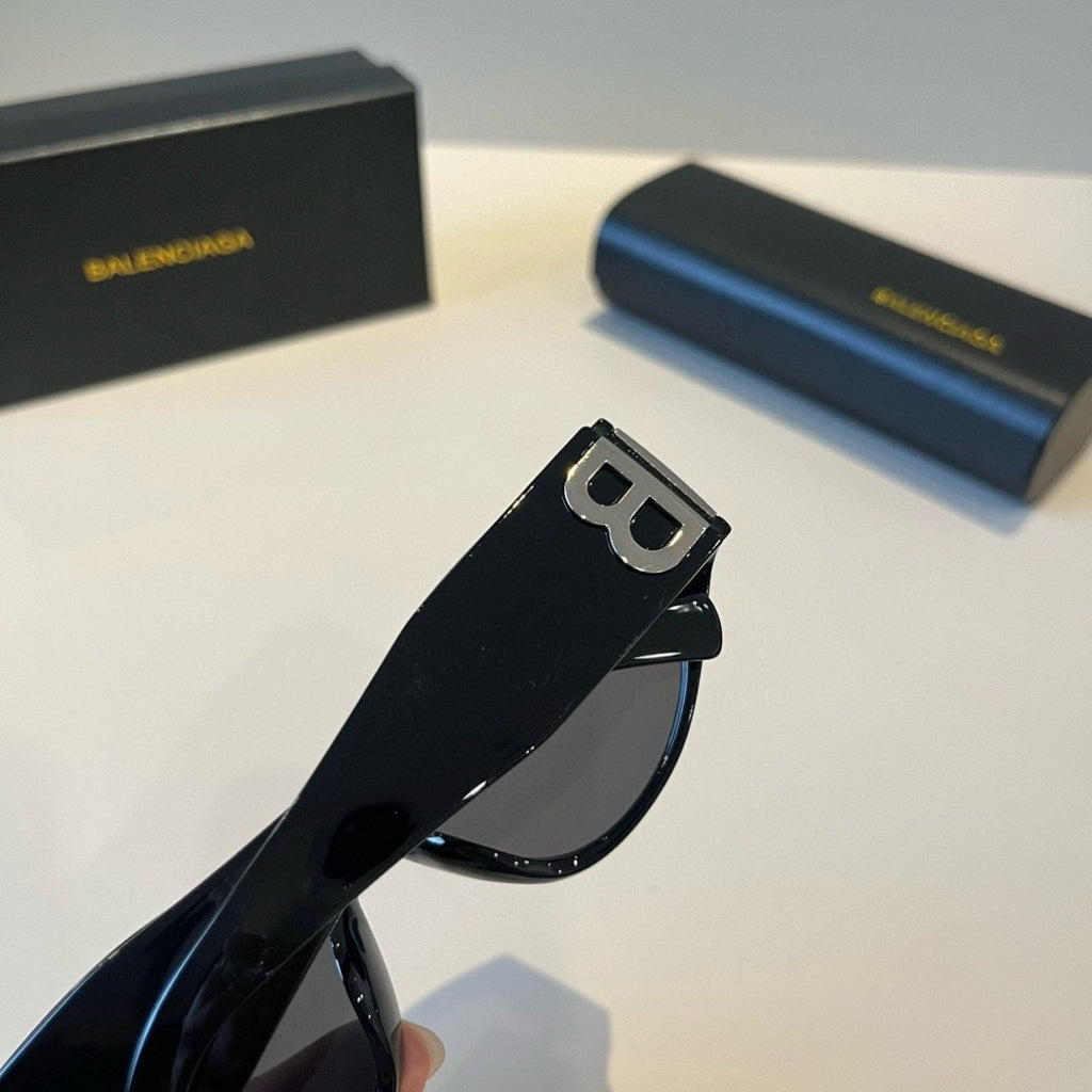Balenciaga Rectangular Black Lens Sunglasses for Men & Women - 416089 - detail image 6