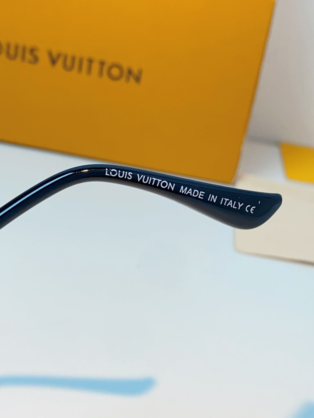 Louis Vuitton Metal Aviator Blue Lens Sunglasses for Men - detail image 8