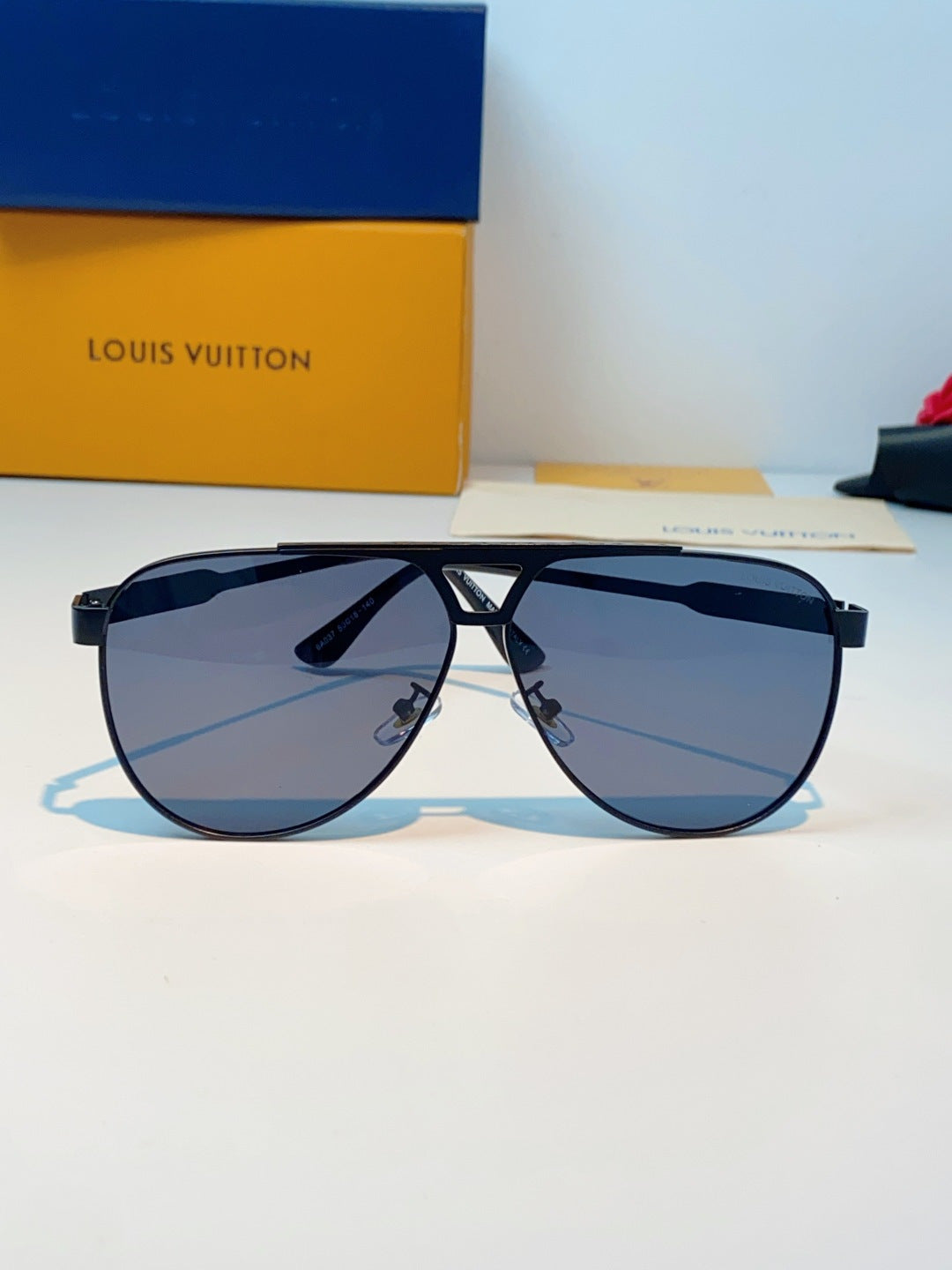 Louis Vuitton Metal Aviator Blue Lens Sunglasses for Men - detail image 2