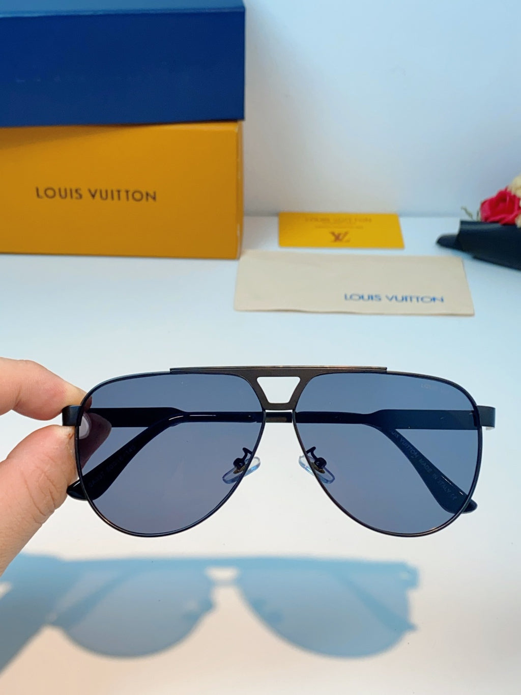 Louis Vuitton Metal Aviator Blue Lens Sunglasses for Men - detail image 4