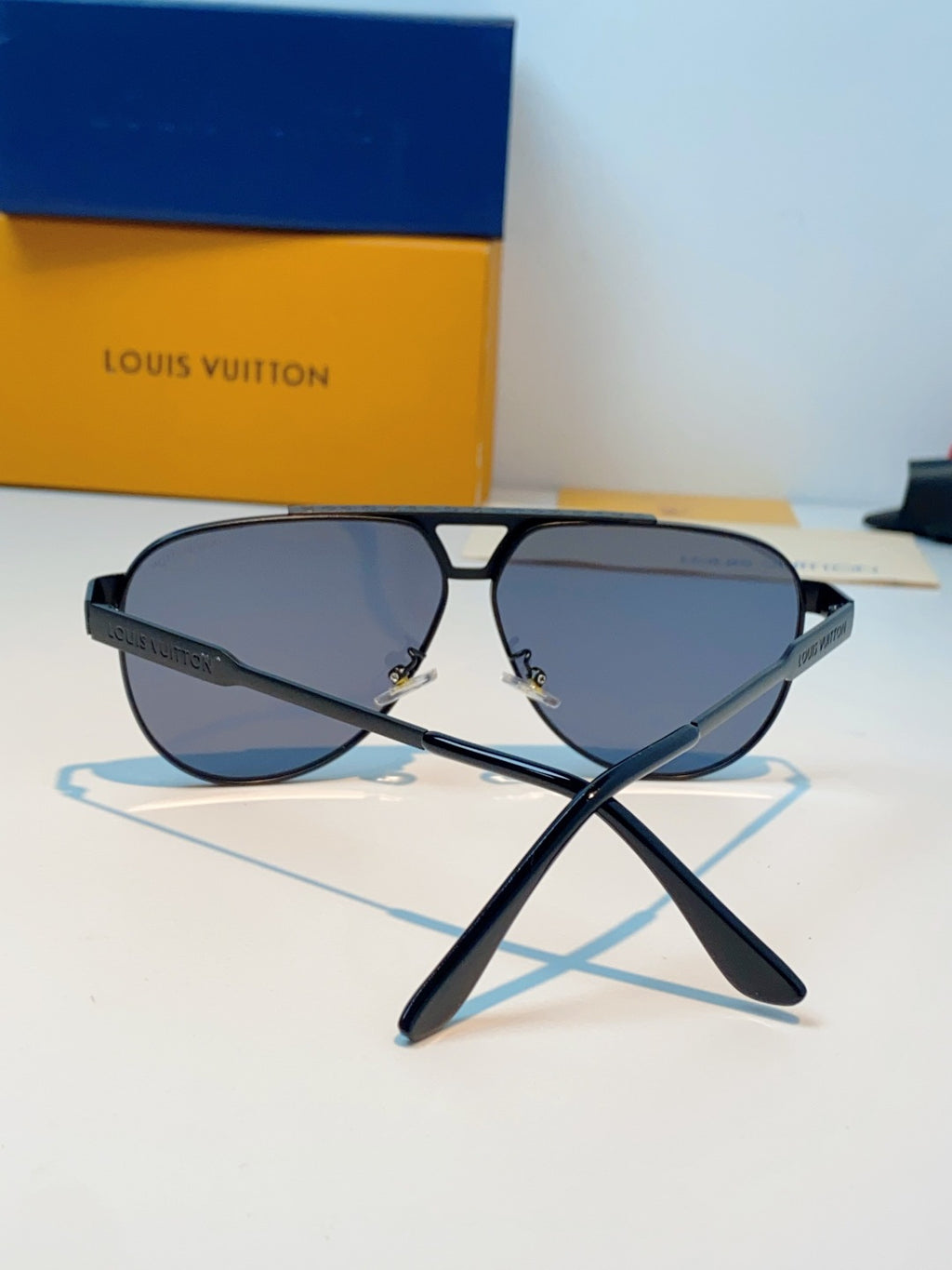 Louis Vuitton Metal Aviator Blue Lens Sunglasses for Men - detail image 3