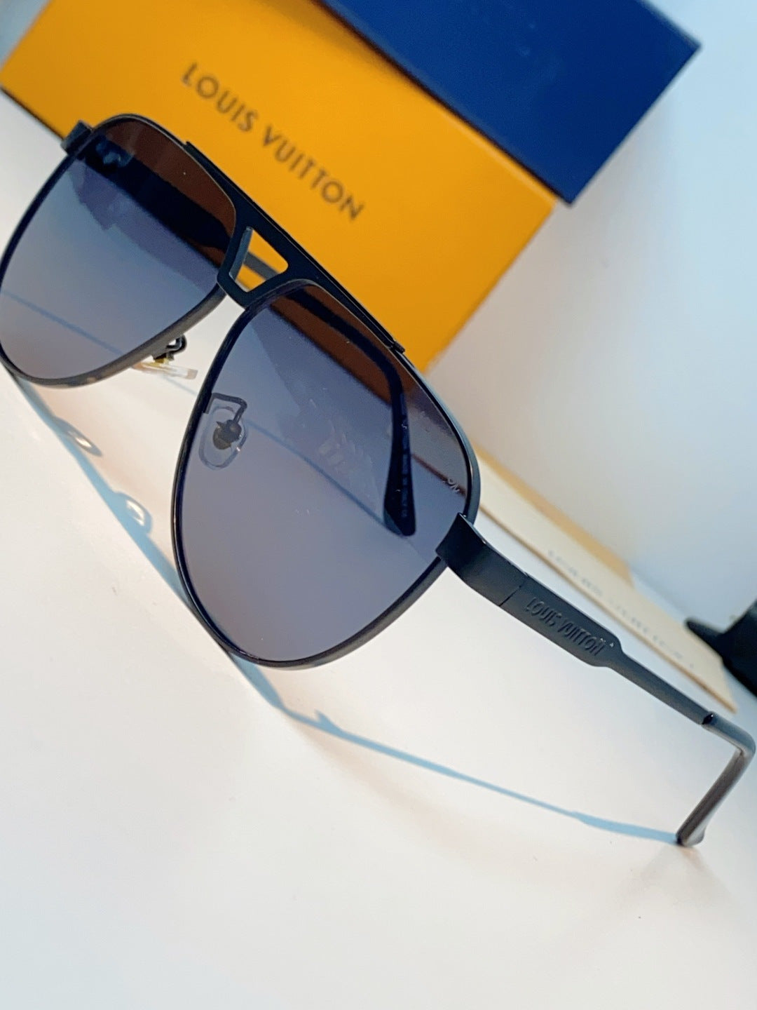 Louis Vuitton Metal Aviator Blue Lens Sunglasses for Men - detail image 7