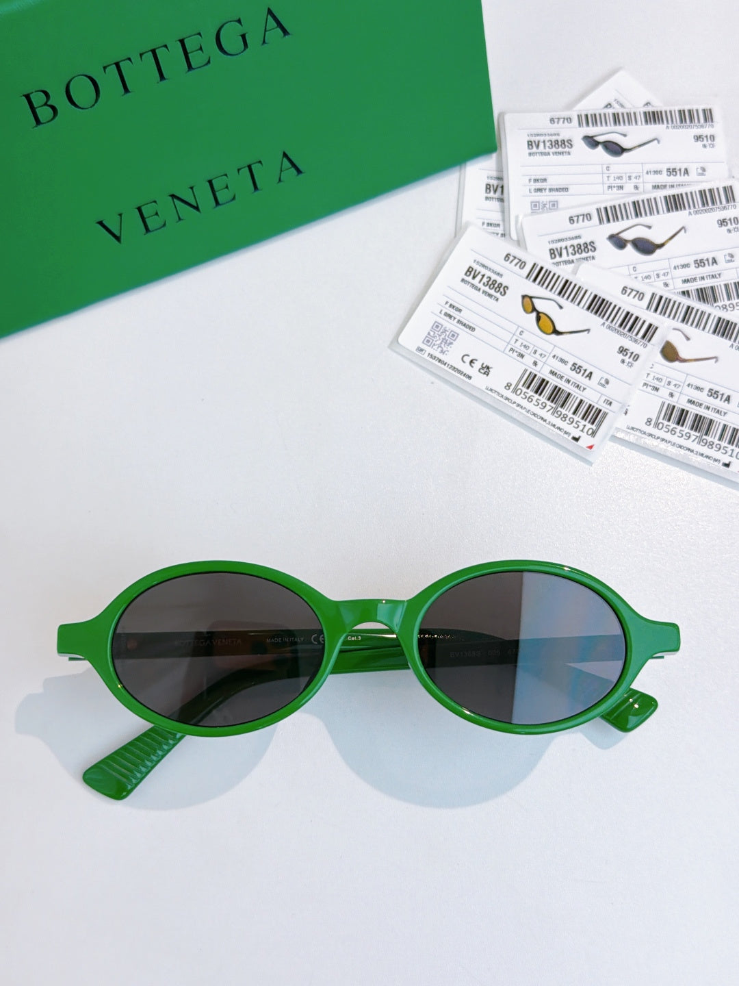 Bottega Veneta BV1388S Fashion Black Lens Sunglasses for Men & Women - detail image 6