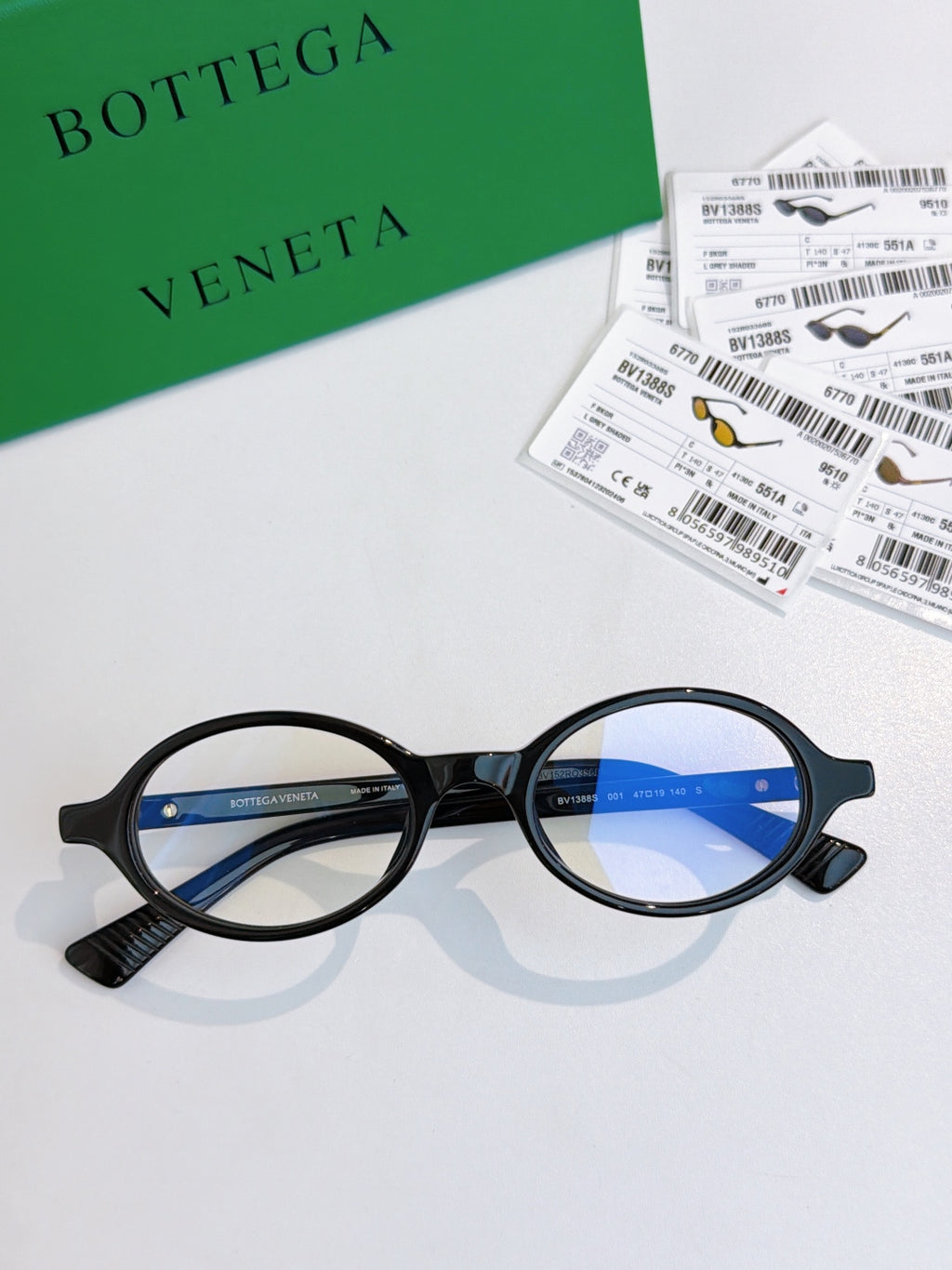 Bottega Veneta BV1388S Fashion Black Lens Sunglasses for Men & Women - detail image 8