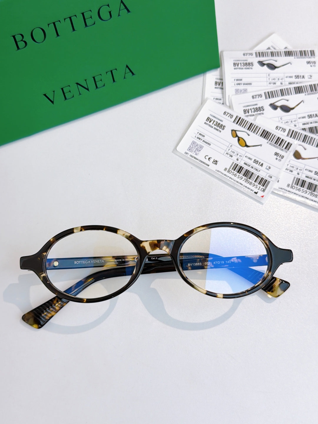 Bottega Veneta BV1388S Fashion Black Lens Sunglasses for Men & Women - detail image 7