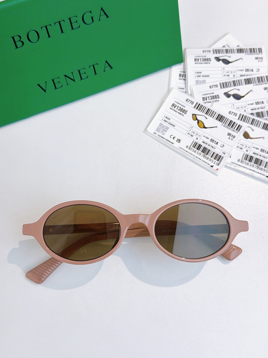 Bottega Veneta BV1388S Fashion Black Lens Sunglasses for Men & Women - detail image 3
