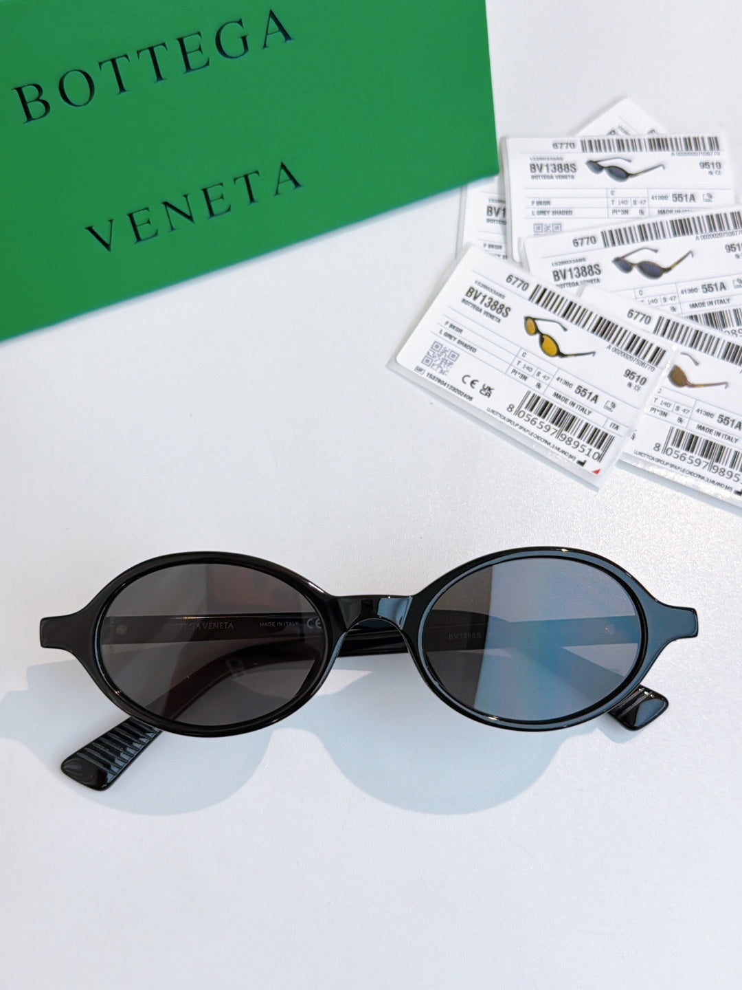 Bottega Veneta BV1388S Fashion Black Lens Sunglasses for Men & Women - detail image 2