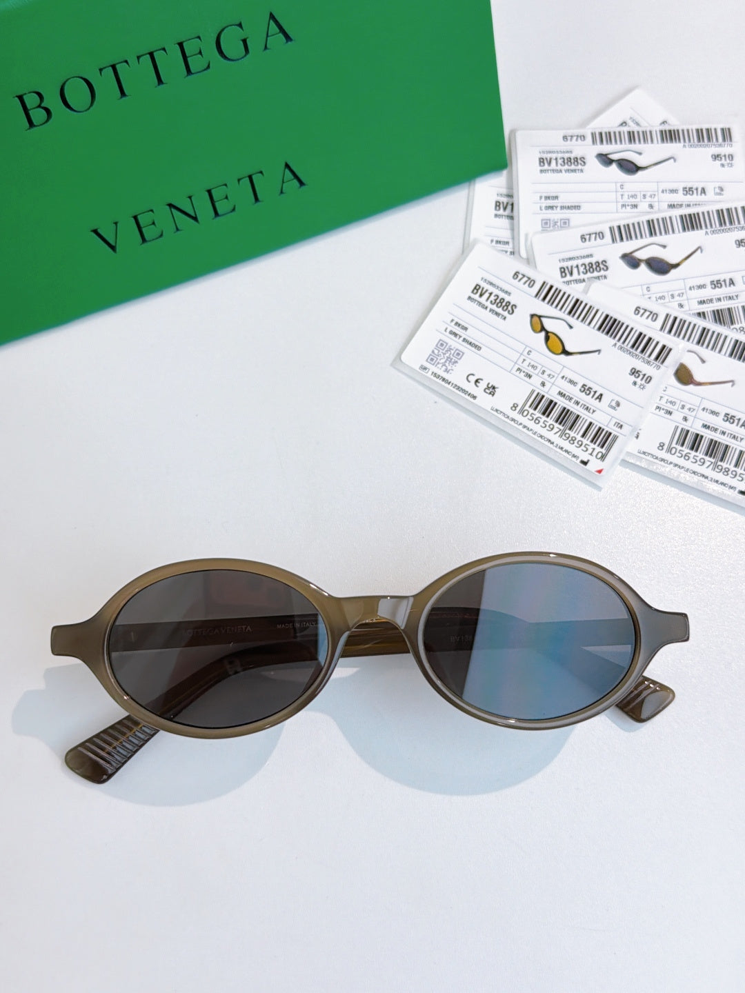 Bottega Veneta BV1388S Fashion Black Lens Sunglasses for Men & Women - detail image 4
