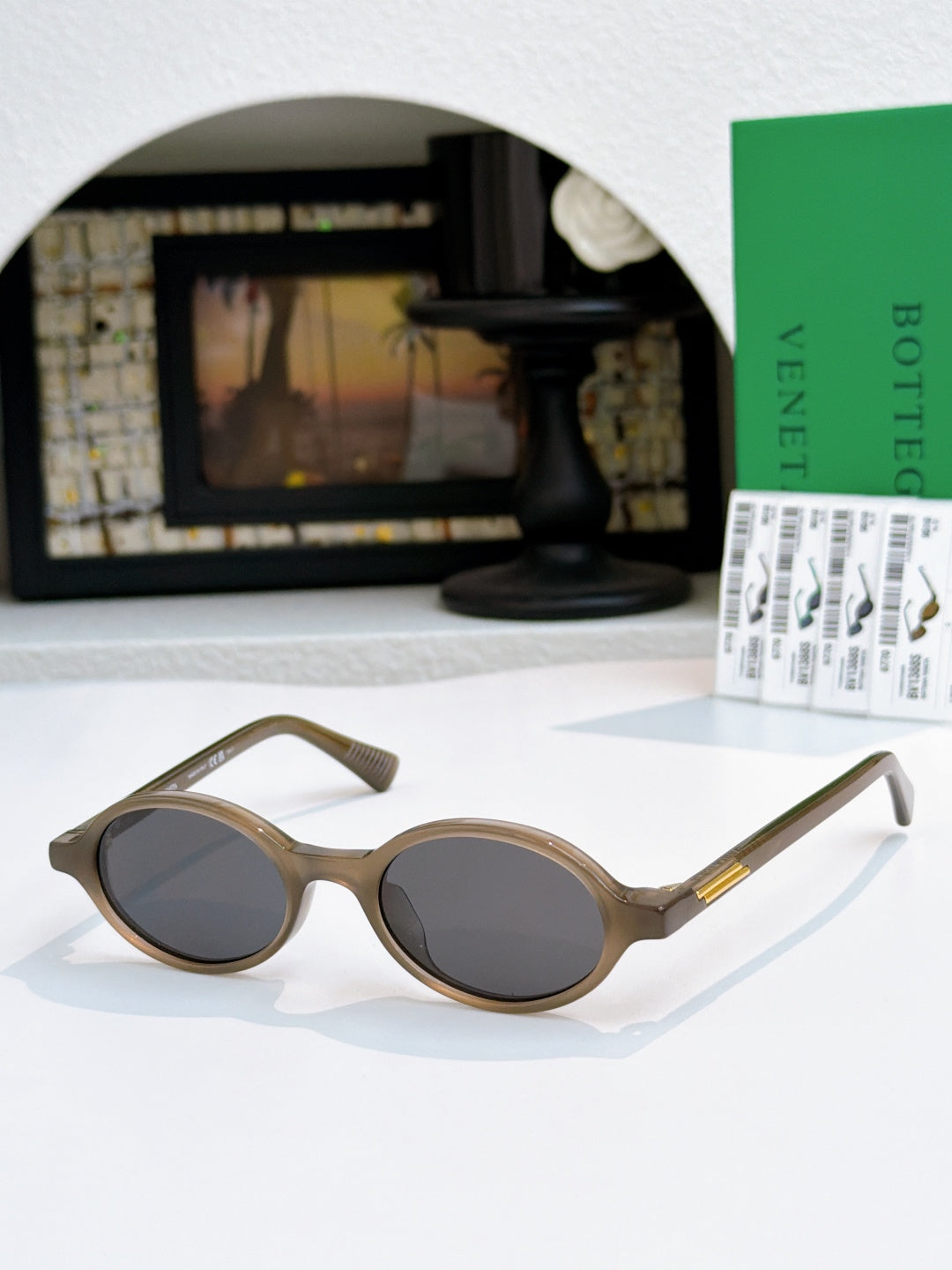 Bottega Veneta BV1388S Fashion Brown Lens Sunglasses for Men & Women - detail image 4