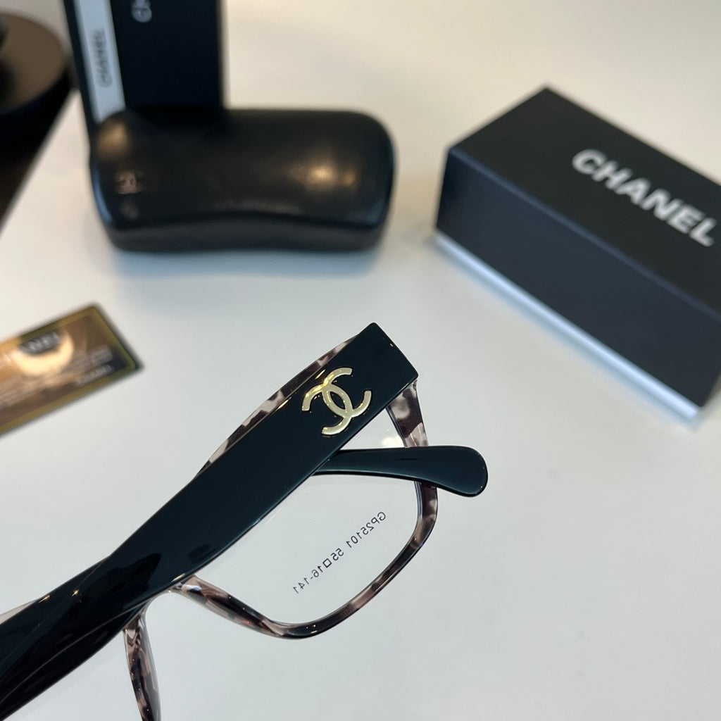 Chanel Oversized Silver Lens Sunglasses for Men & Women - 486655 - detail image 6