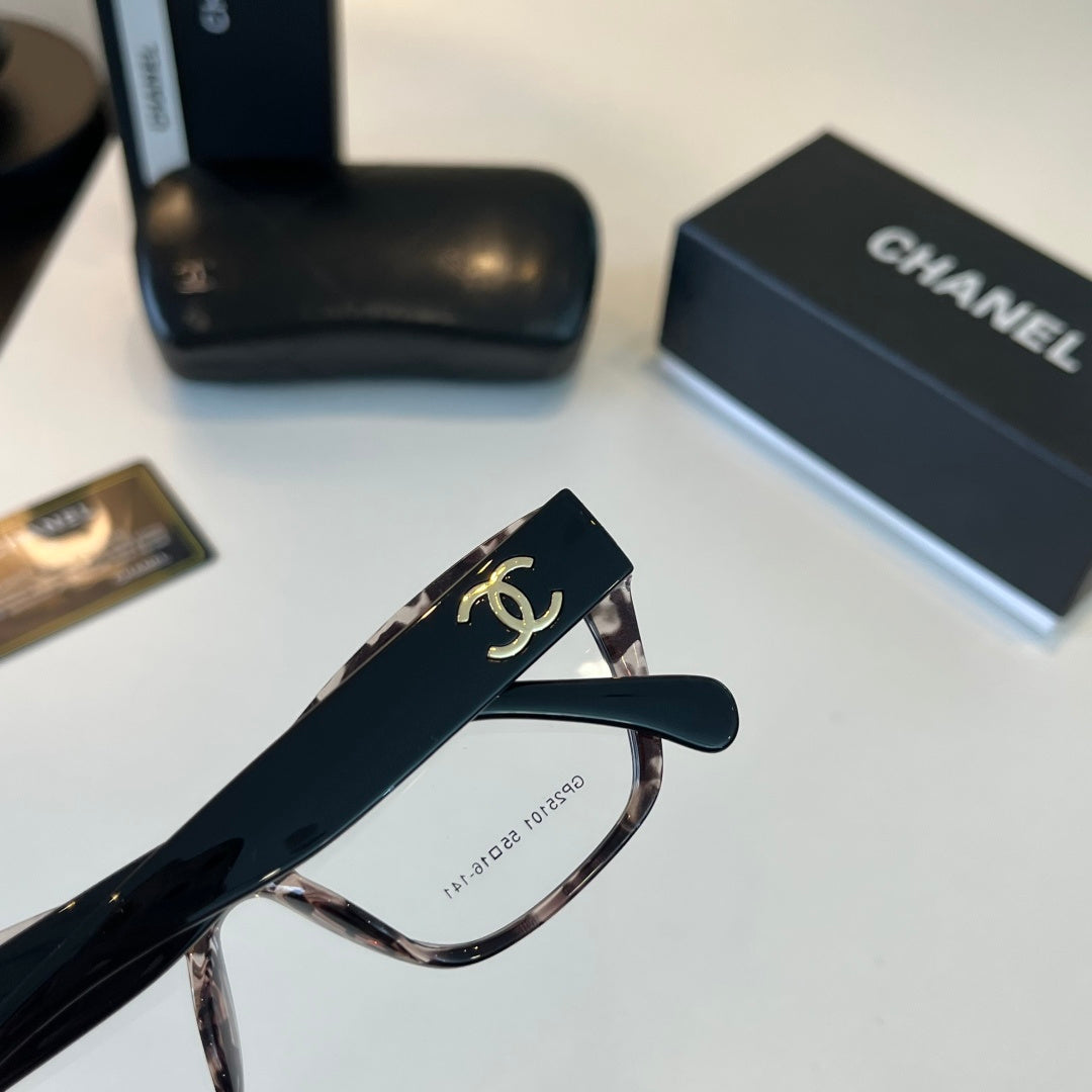 Chanel Oversized Silver Lens Sunglasses for Men & Women - 486655 - detail image 6