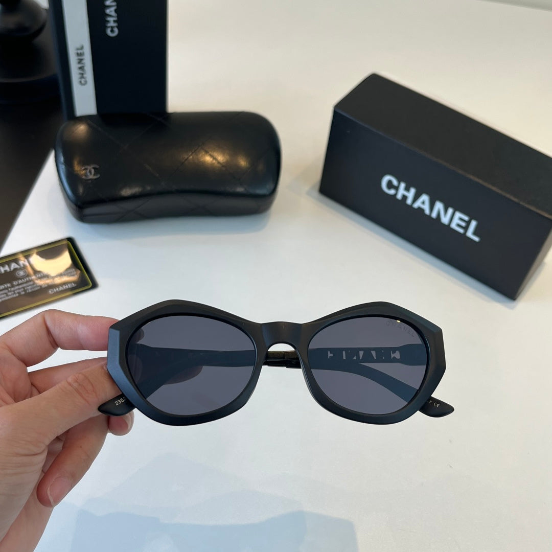 Chanel Fashion Black Lens Sunglasses for Men & Women - 493443 - detail image 5