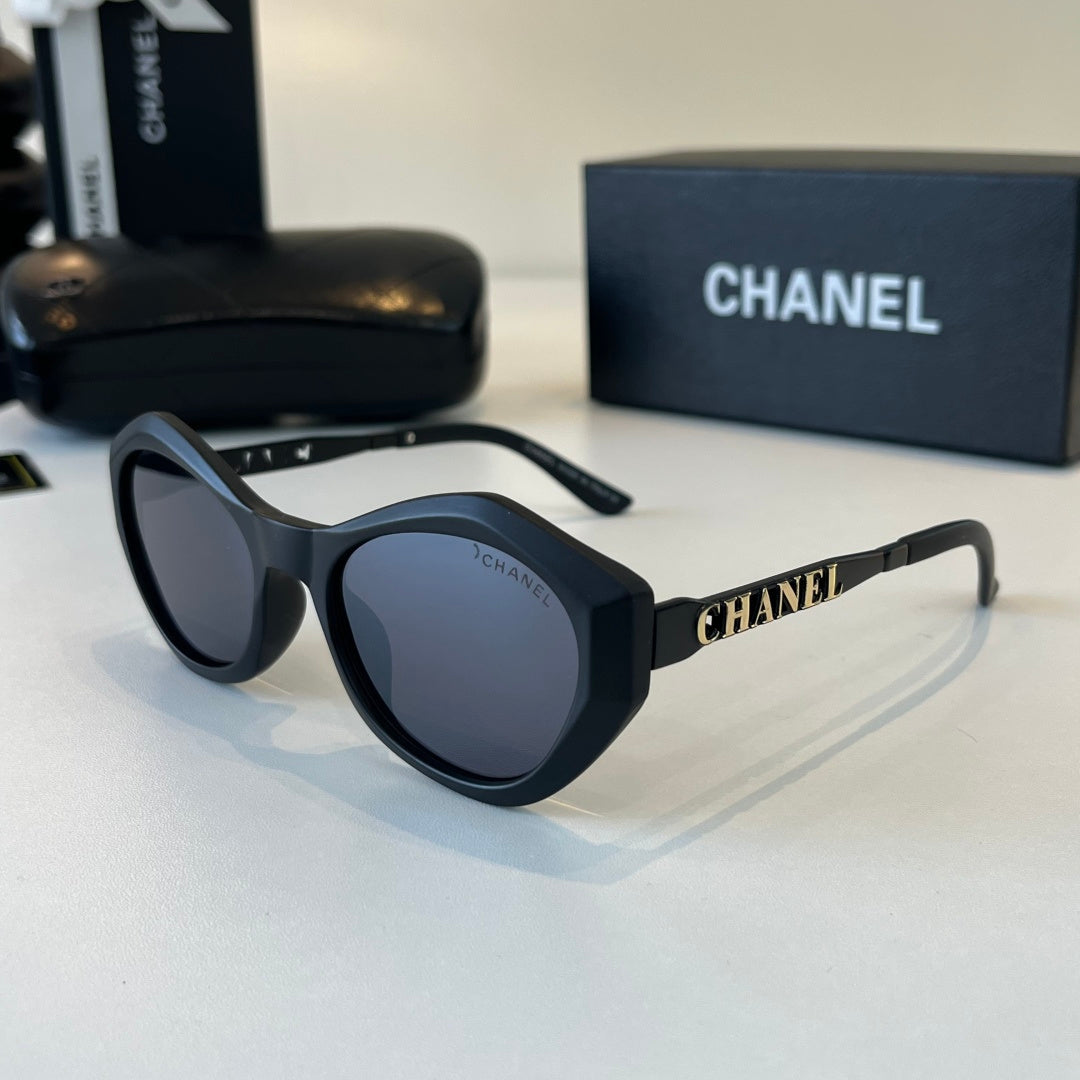 Chanel Fashion Black Lens Sunglasses for Men & Women - 493443 - detail image 3
