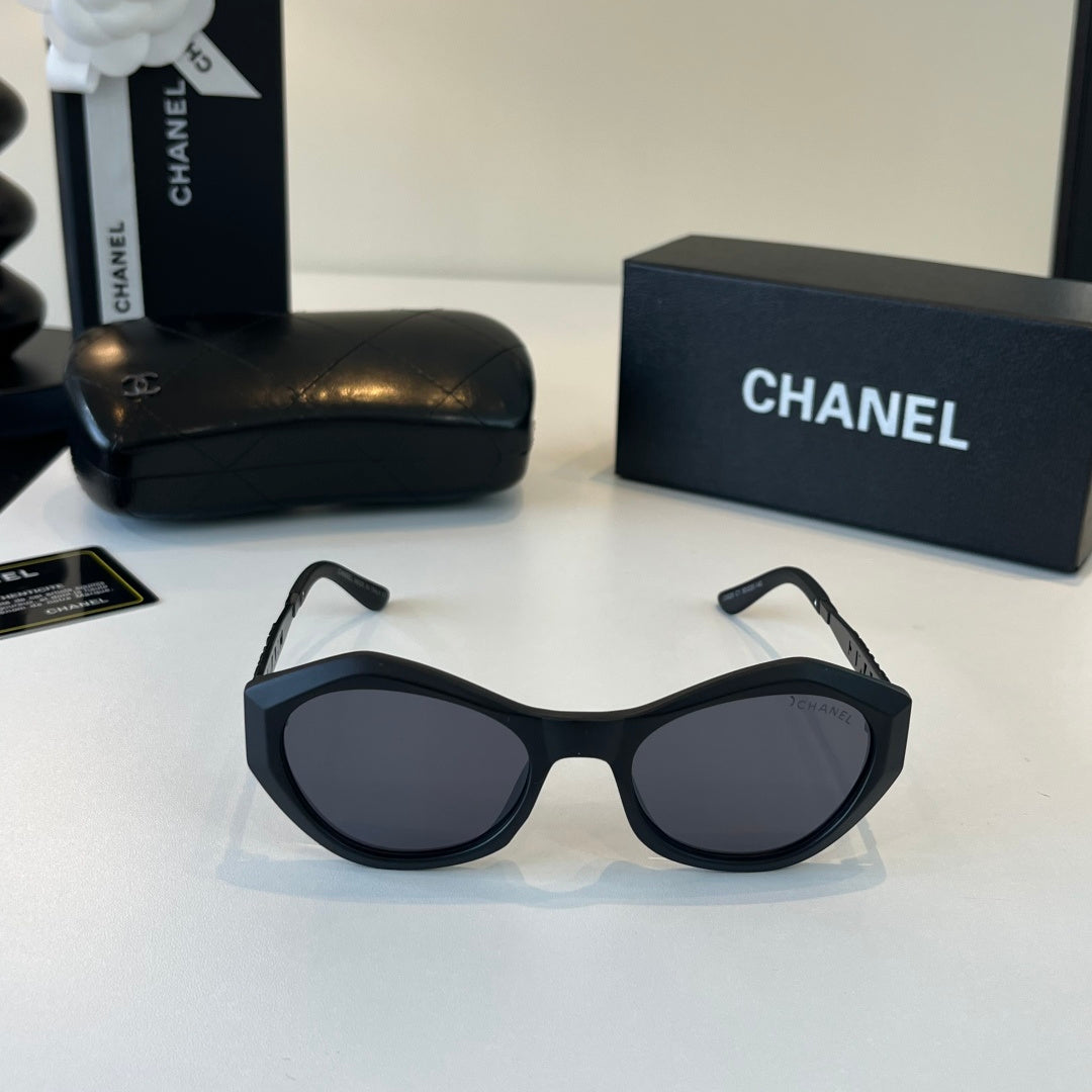 Chanel Fashion Black Lens Sunglasses for Men & Women - 493443 - detail image 2