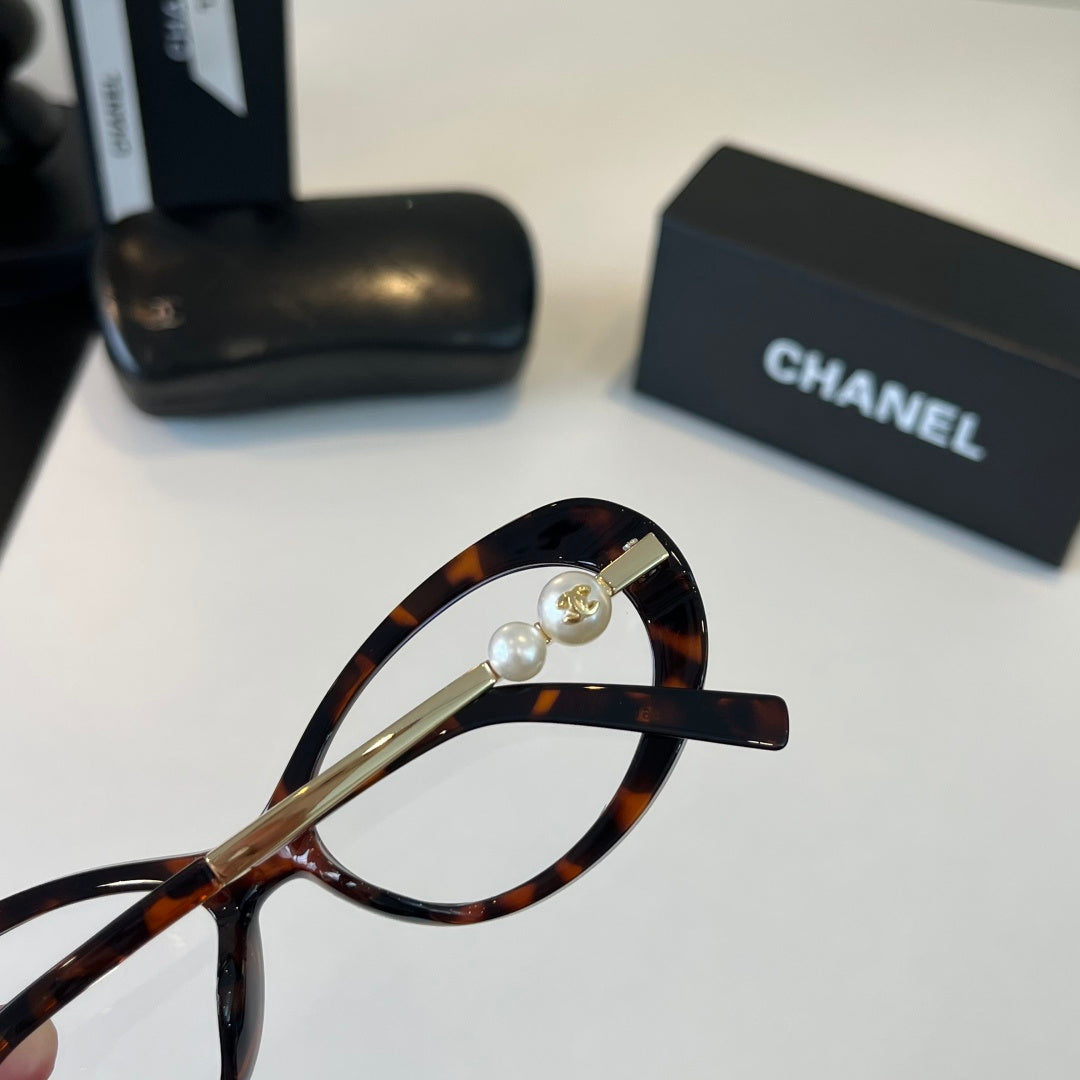 Chanel Cat-Eye Silver Lens Sunglasses for Men & Women - 431523 - detail image 7