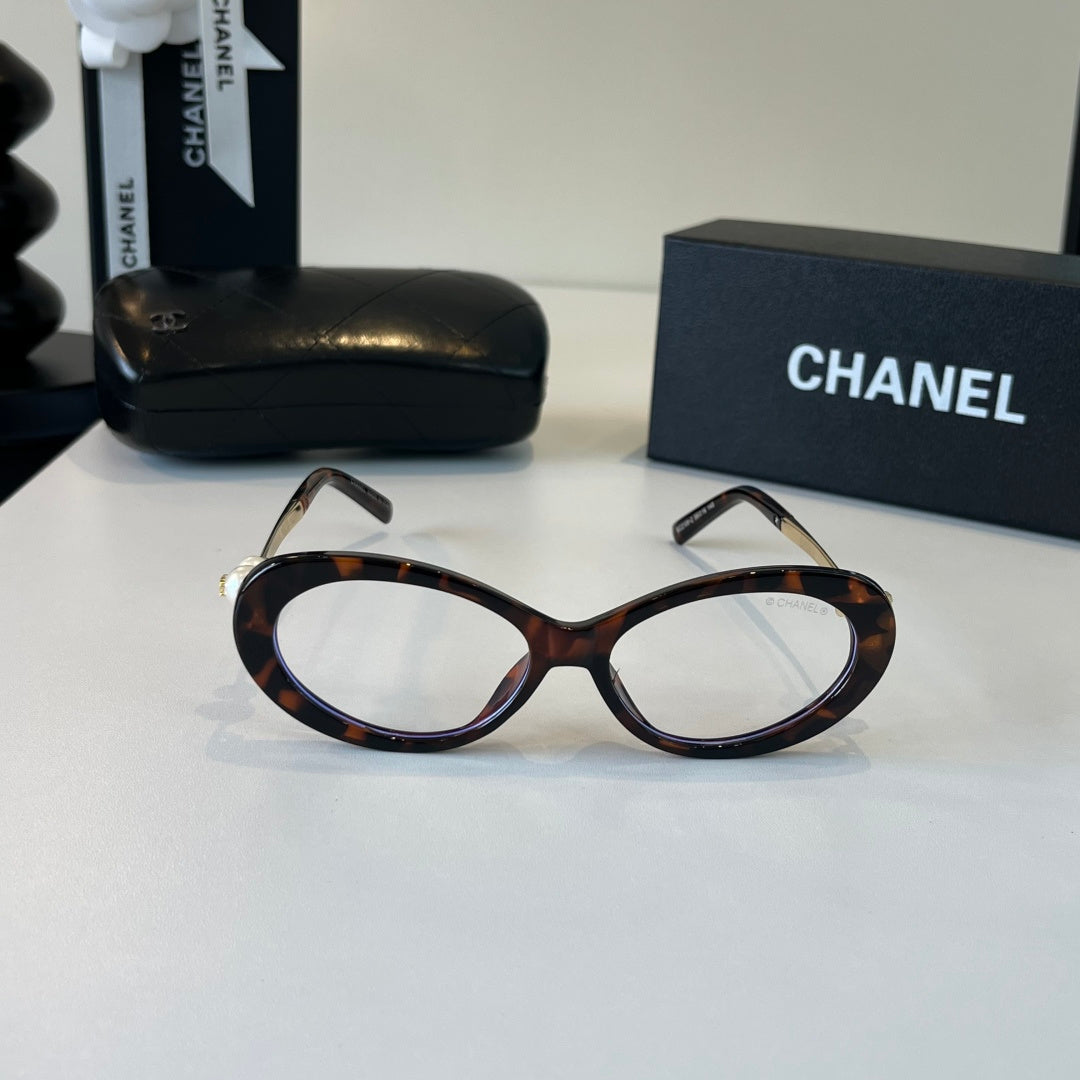 Chanel Cat-Eye Silver Lens Sunglasses for Men & Women - 431523 - detail image 2