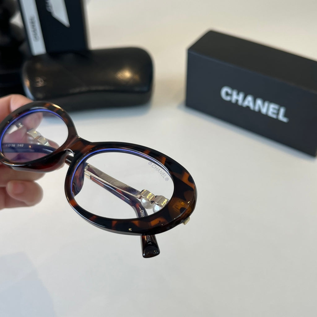 Chanel Cat-Eye Silver Lens Sunglasses for Men & Women - 431523 - detail image 6