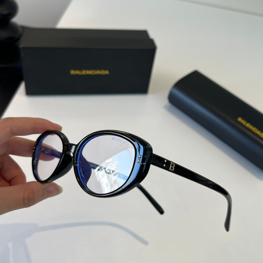Balenciaga Rectangular Silver Lens Sunglasses for Men & Women - 466040 - detail image 4